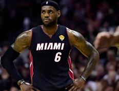 NBA交(jiāo)易传闻：詹姆斯预计在交(jiāo)易截(jié)止日期前(qián)以6800万美元重回热火