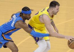 NBA新赛季MVP榜风雲(yún)：谁將(jiāng)笑傲群雄？