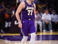 NBA裁判报告(gào)揭秘比赛错判 细节影响胜负结果