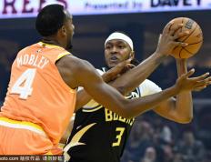 骑士因让多诺萬(wàn)-米切尔与埃文-莫布利轮休违反球员出场政策被罚10萬(wàn)美元