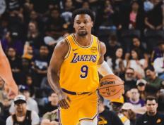 完(wán)成单臂补扣！布朗尼兩(liǎng)场季前赛表(biǎo)现低迷(mí)，还能打NBA吗？