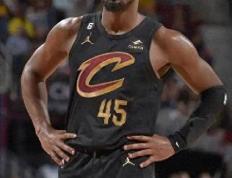 13顺位逆袭！多諾(nuò)万·米(mǐ)切尔成顶级分卫，与布克哈登比肩缺荣誉？