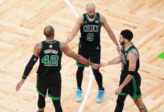 波士顿凯尔特人队中杰森·塔图姆向即将离队的艾尔·霍福德致敬