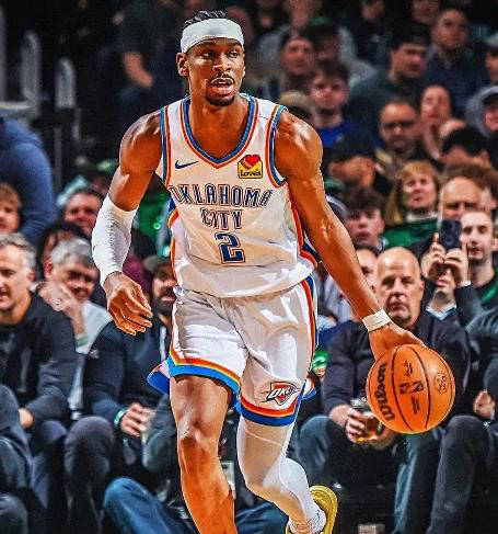 新赛季俄克拉(lā)荷(hé)馬(mǎ)雷霆队朝着冲击总冠军目标前(qián)进，年轻实力不断提升