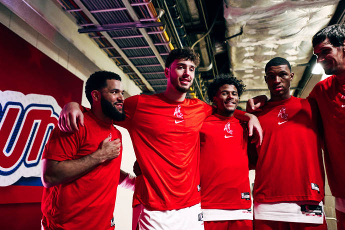 杰伦-格林长文告别火箭:被交易那天接(jiē)了整天电话