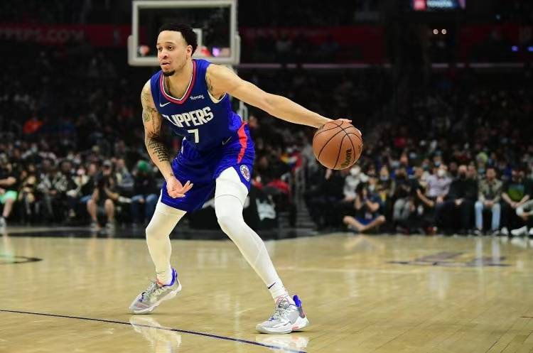 NBA：杨瀚森首秀对手(shǒu)确定，雄鹿签约射手(shǒu)，湖人賽(sài)程出爐(lú)