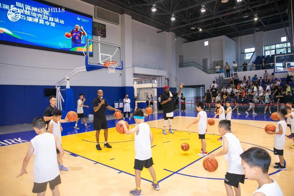 NBA籃(lán)球公园海口观澜湖旗艦(jiàn)馆开放日暨2025籃(lán)球夏令营开营，斯蒂芬·马布里现身助阵