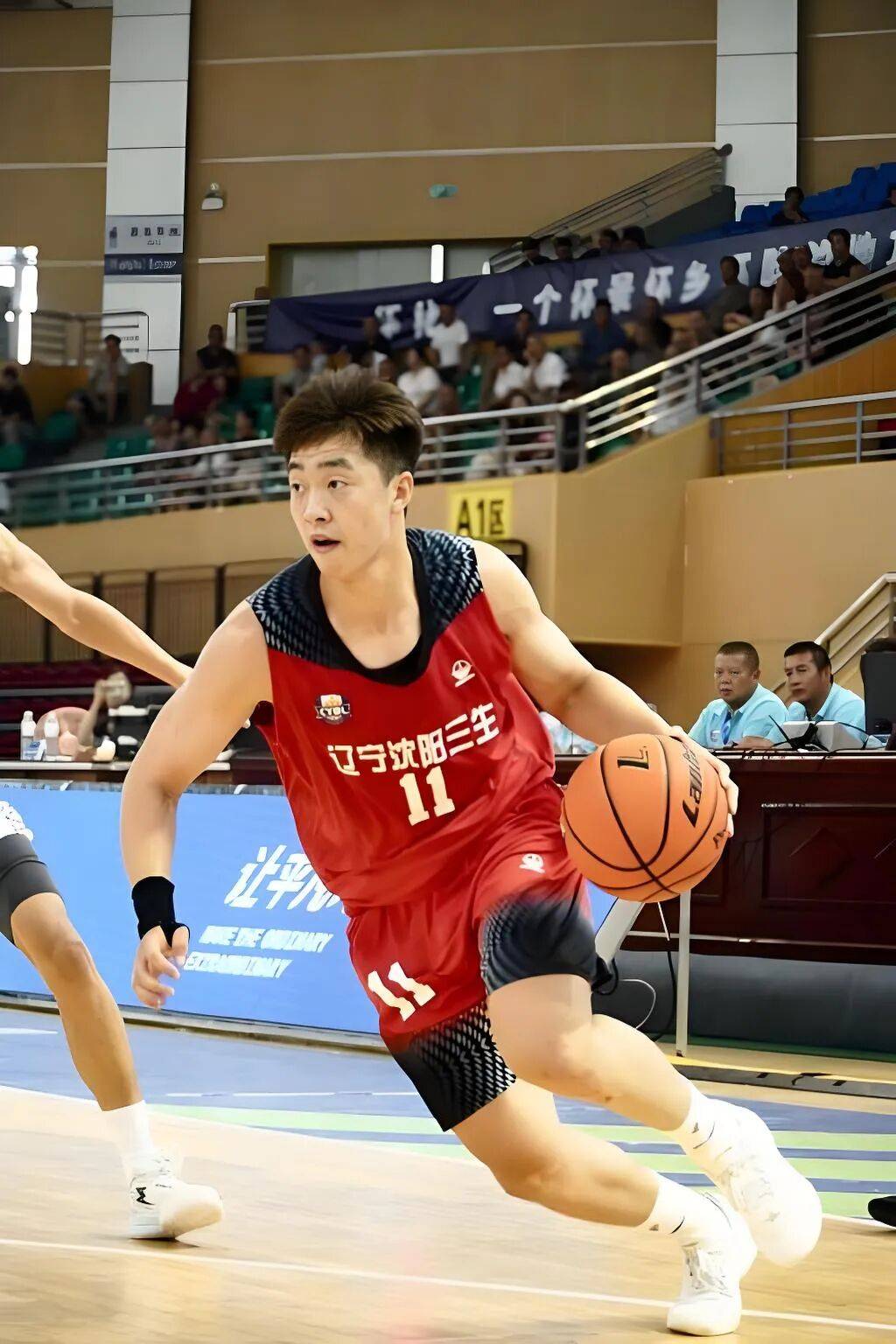 雪上加霜！杨鸣两位“手下”遭禁赛，辽篮奪(duó)冠功勋重返NBA