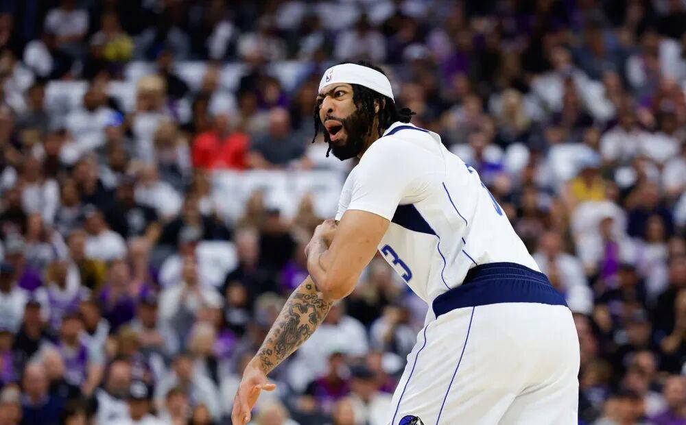 安东尼-戴(dài)维斯体态引起争议