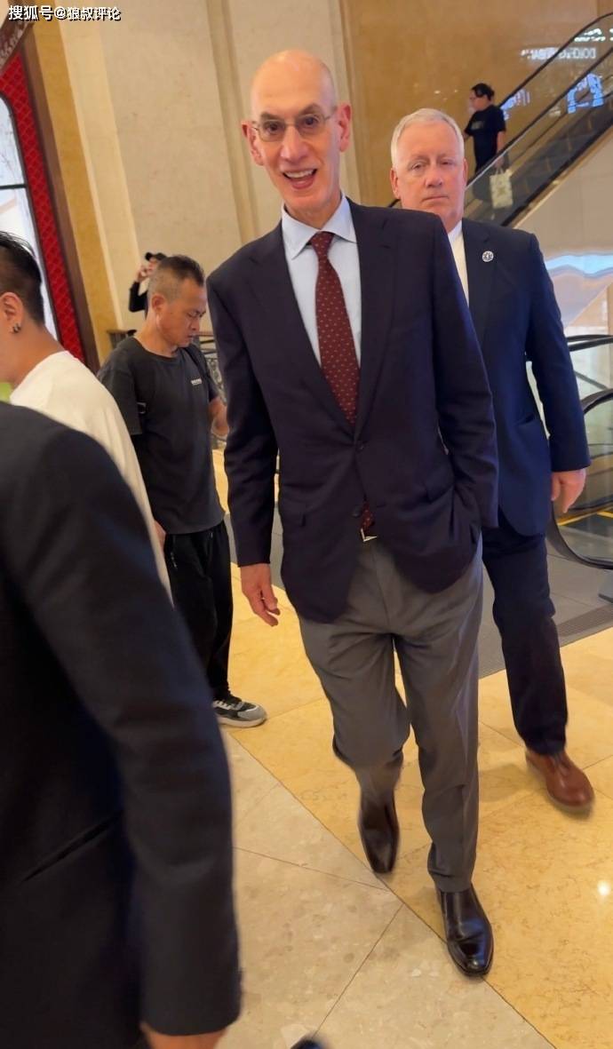 NBA澳门风云！中国赛成大牌(pái)名流聚会：肖华、马云、成龙、姚明在列