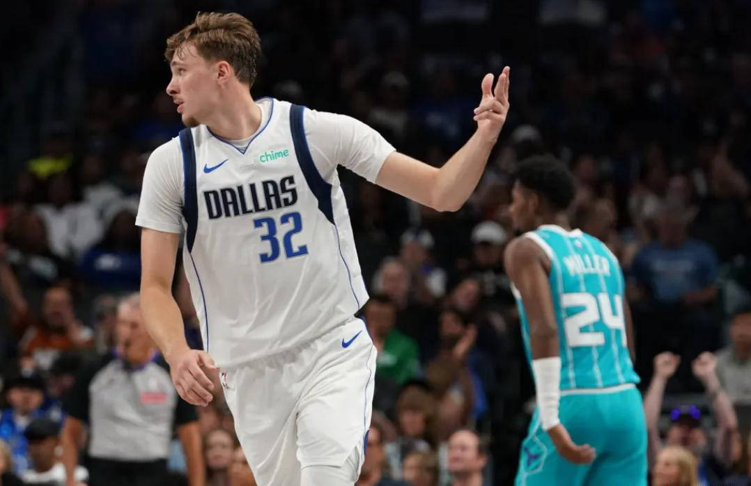 小牛状元弗拉格首秀惊艳！抢断一(yī)条龍(lóng)妙传助攻表现出色