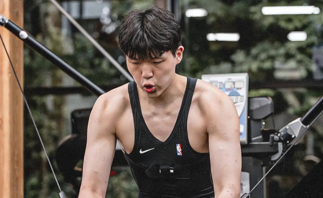 杨瀚森凭实力躋(jī)身最佳新秀竞争榜