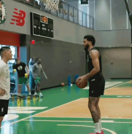 跟腱撕(sī)裂！宣布复出！直接改变NBA格局